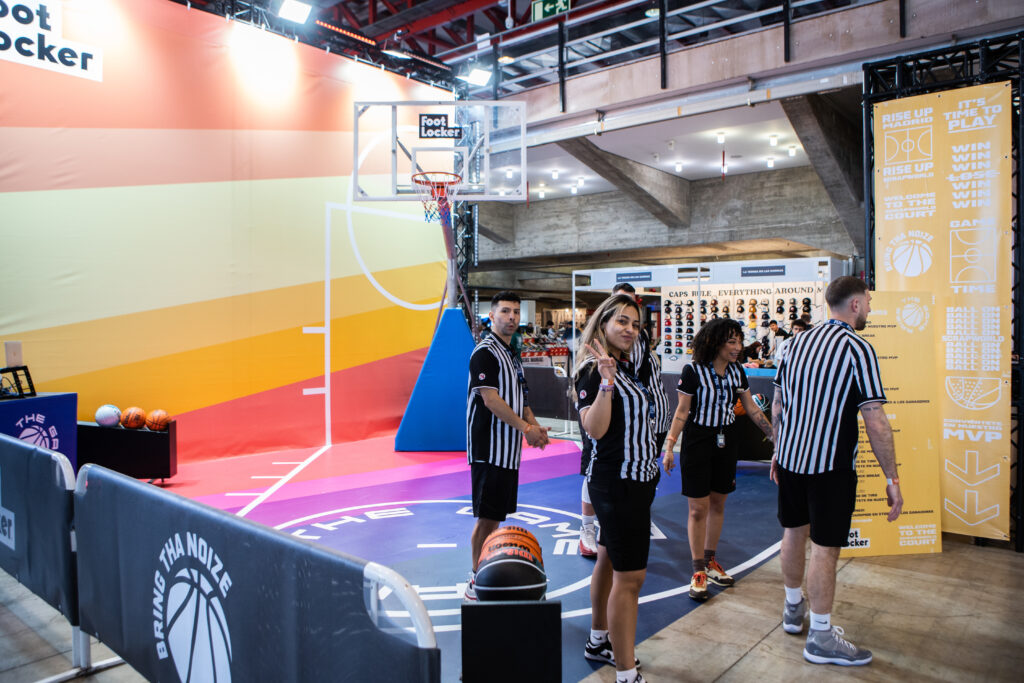 Stand Footlocker Scrapworld baloncesto producción